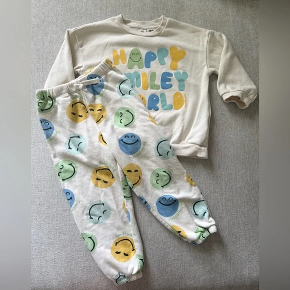 H&M Toddler Boy Smiley World Sweatshirt Set Cream and Multicolor 3T - Picture 2 of 7